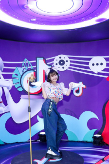 强奸女老师详情介绍